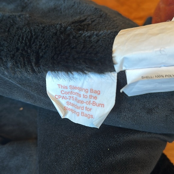 Penguin Sleeping bag soft velvet fabric with side zip for kids. - Picture 11 of 13